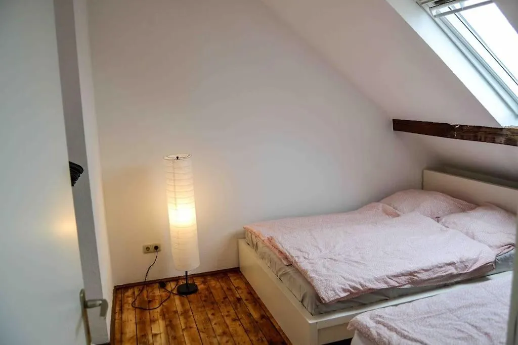 Schoene Dachgeschosswohnung Nahe Koeln