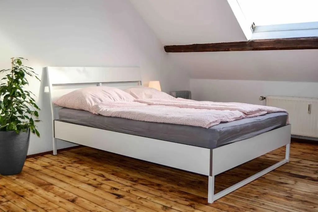 Schoene Dachgeschosswohnung Nahe Koeln Apartment